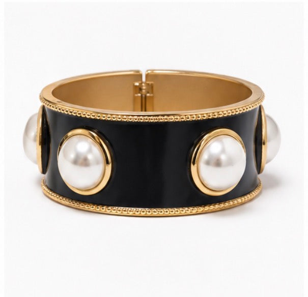 Classy Black Pearl Bracelet