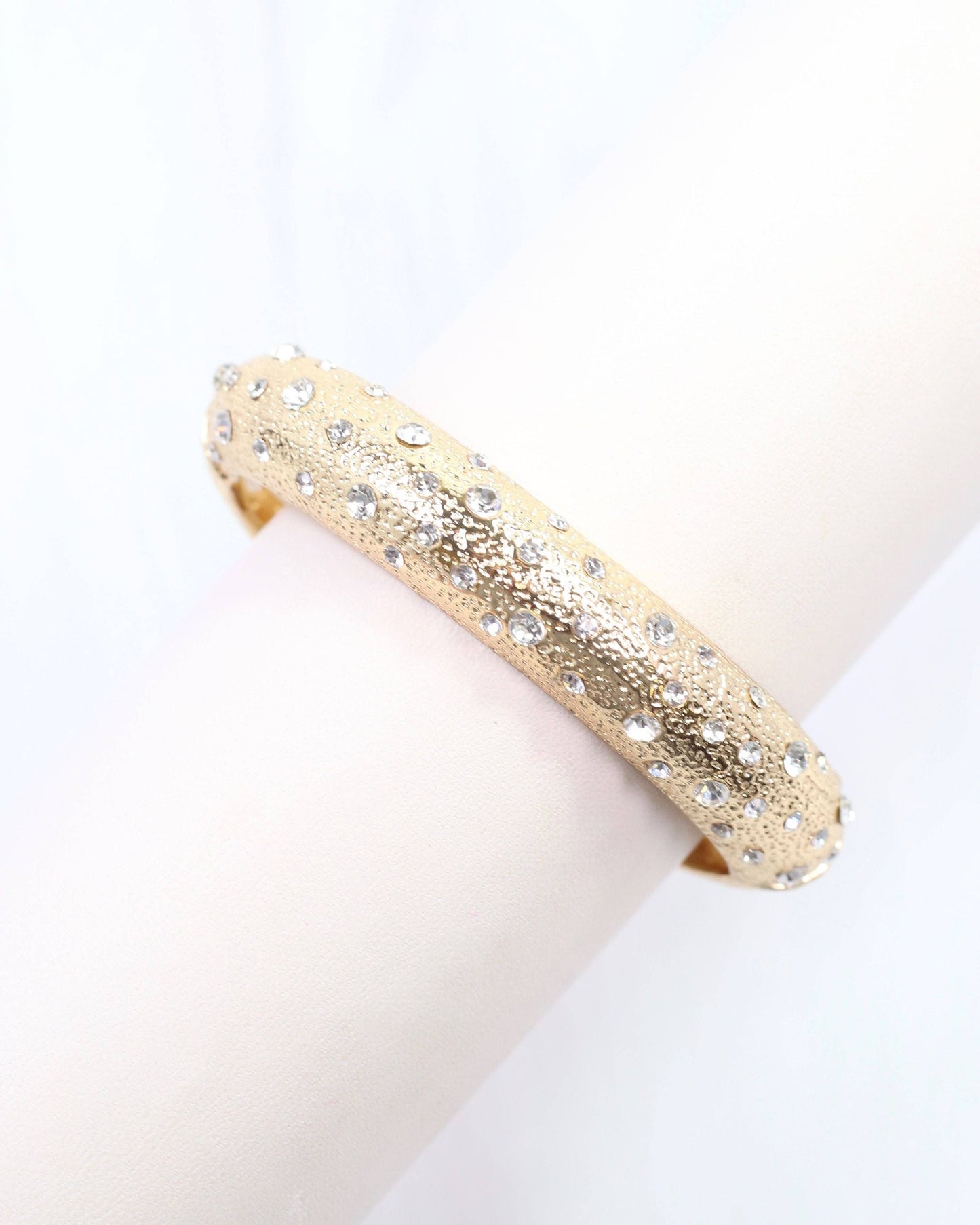 Caroline Hill - Danice Textured Gold Bracelet Clear