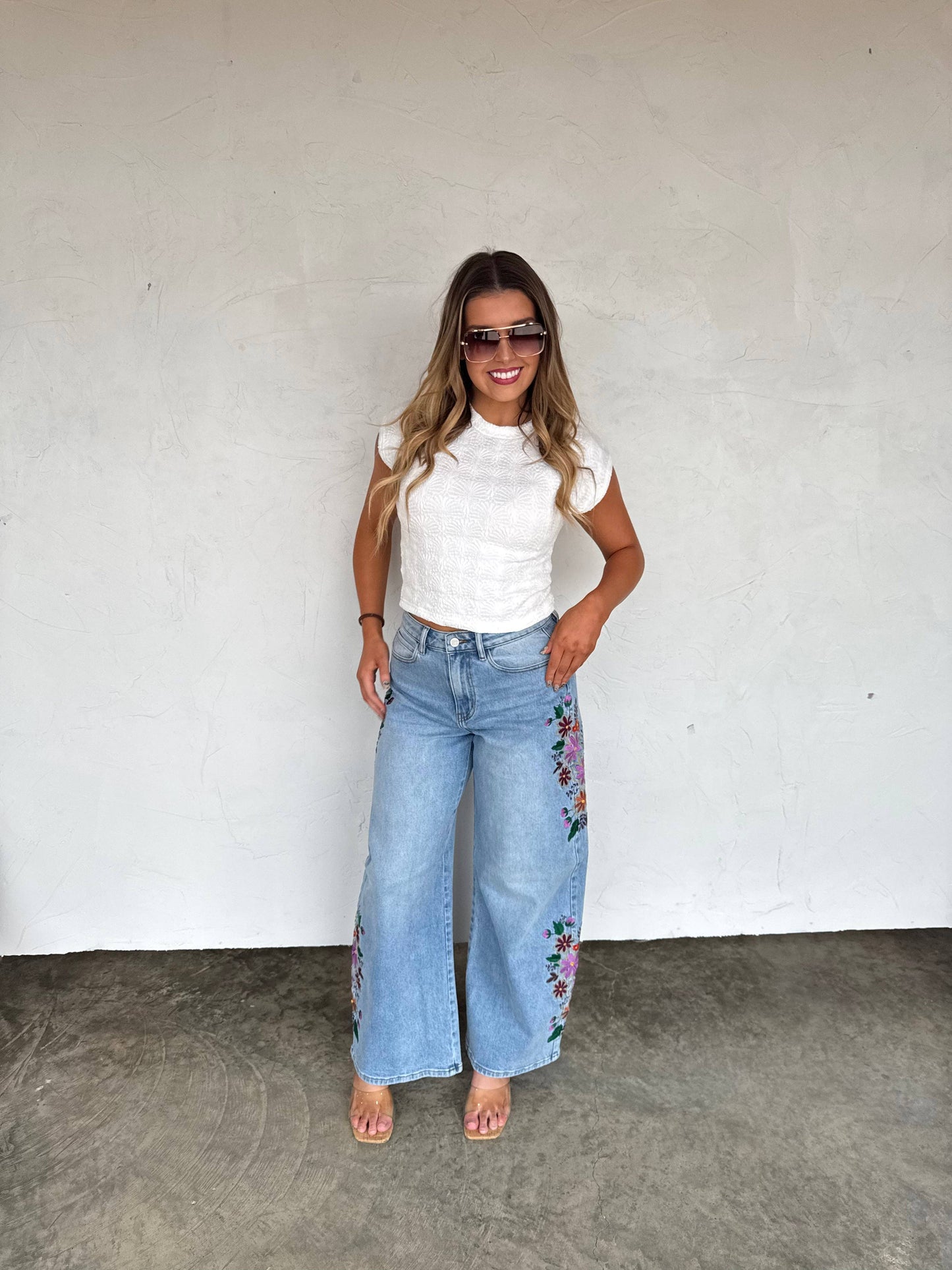 FLORAL EMBROIDERED JEANS