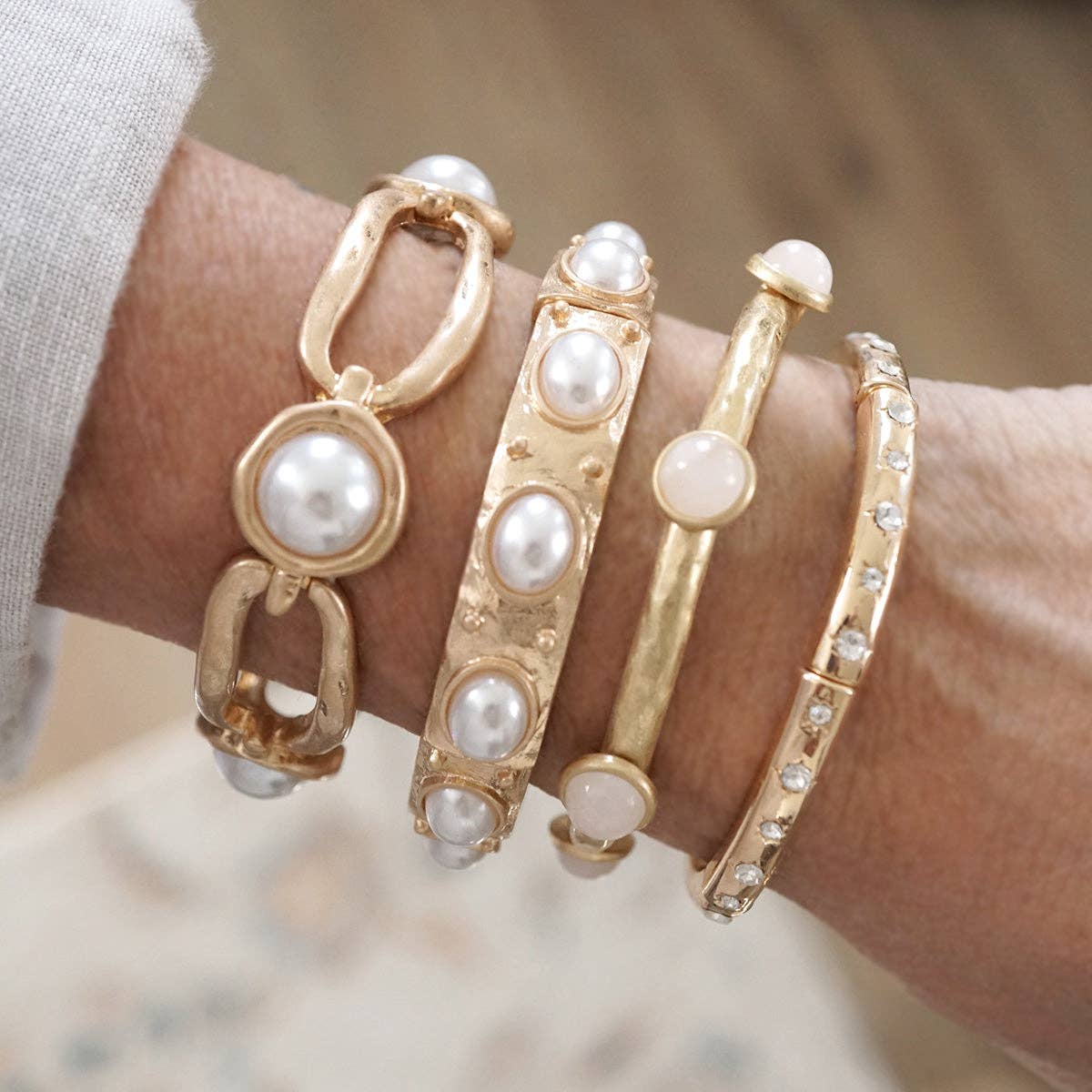 Stretchy Bangle with Pearls in Worn Gold
