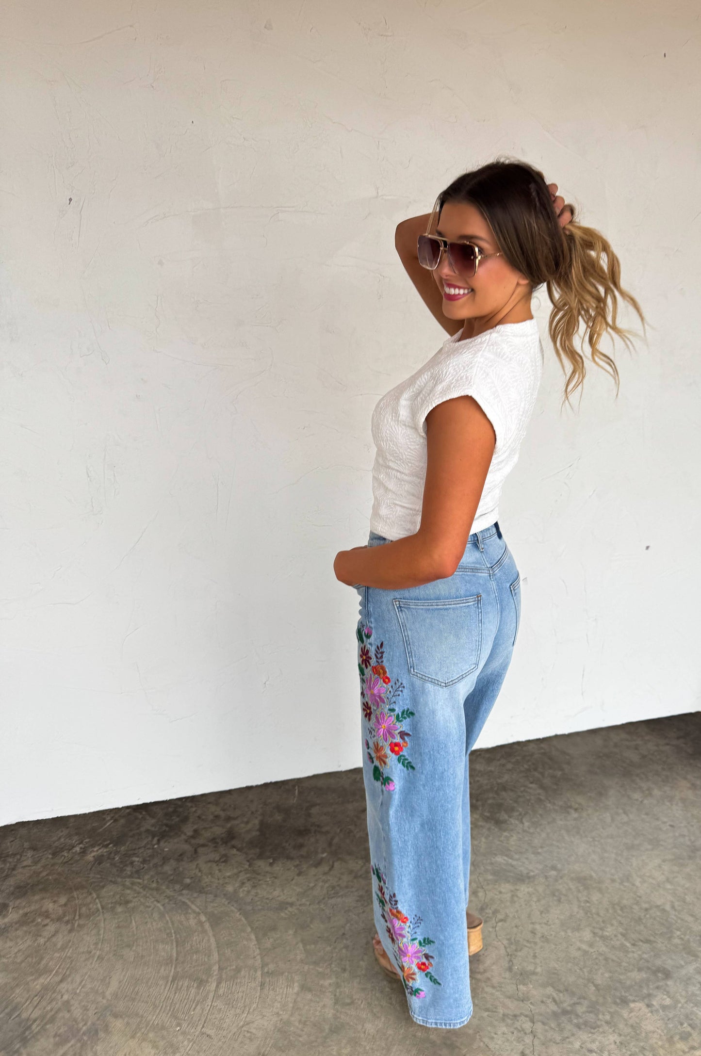 FLORAL EMBROIDERED JEANS