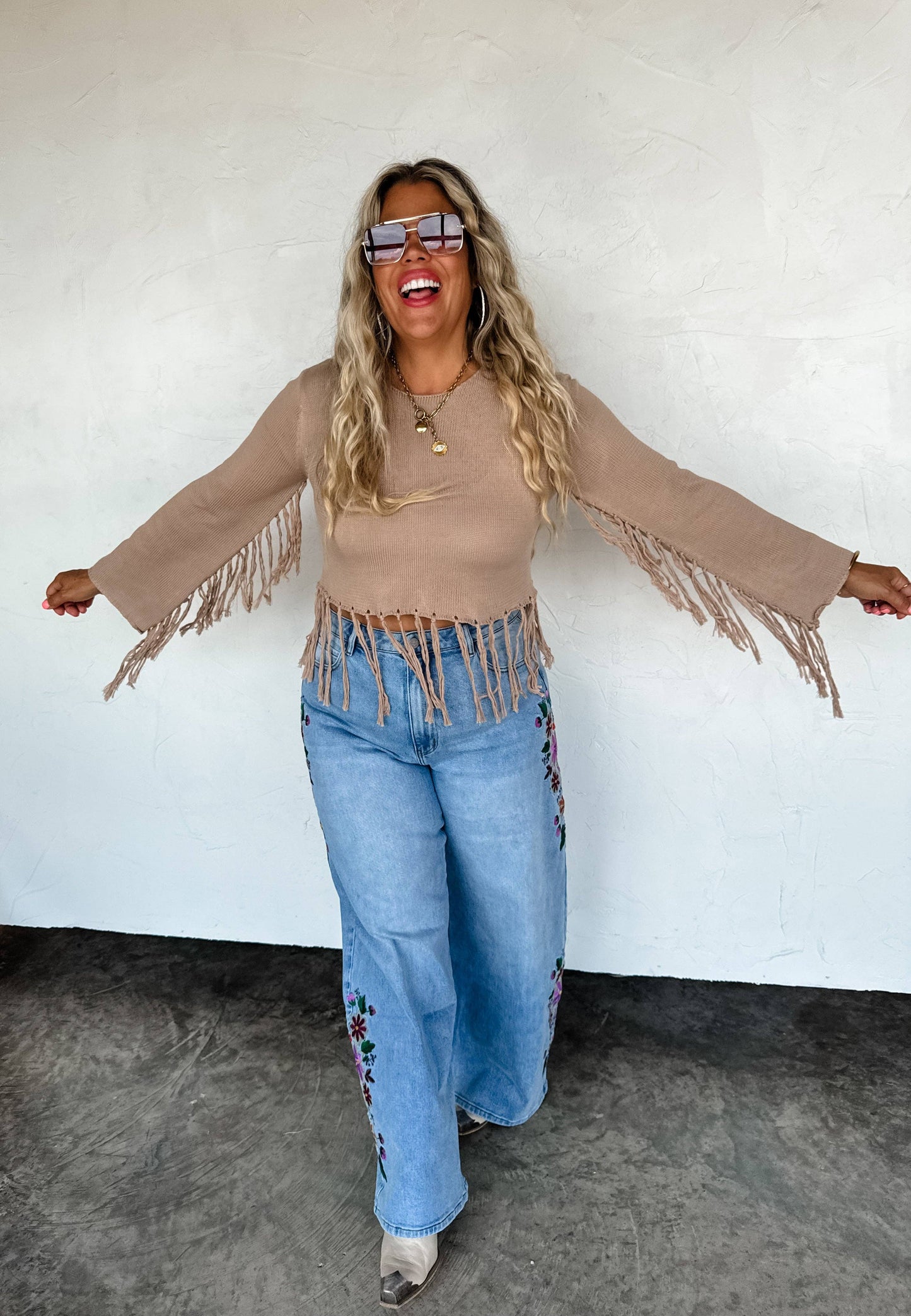 FLORAL EMBROIDERED JEANS