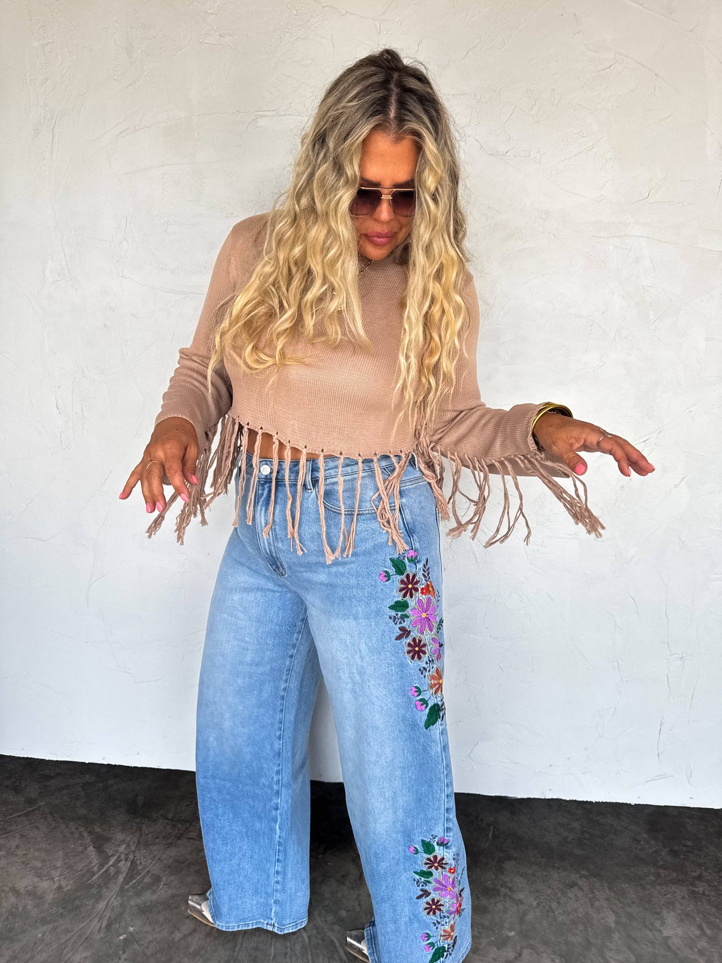 FLORAL EMBROIDERED JEANS