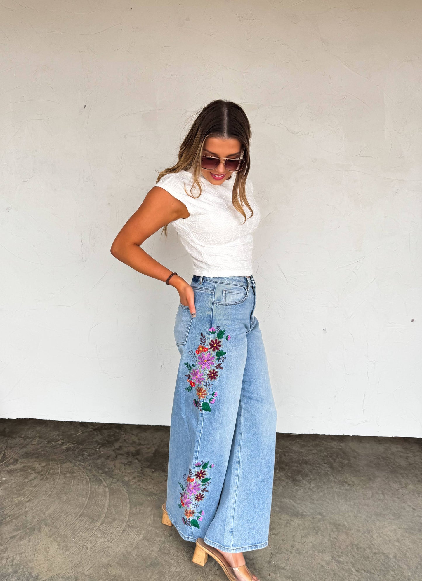 FLORAL EMBROIDERED JEANS