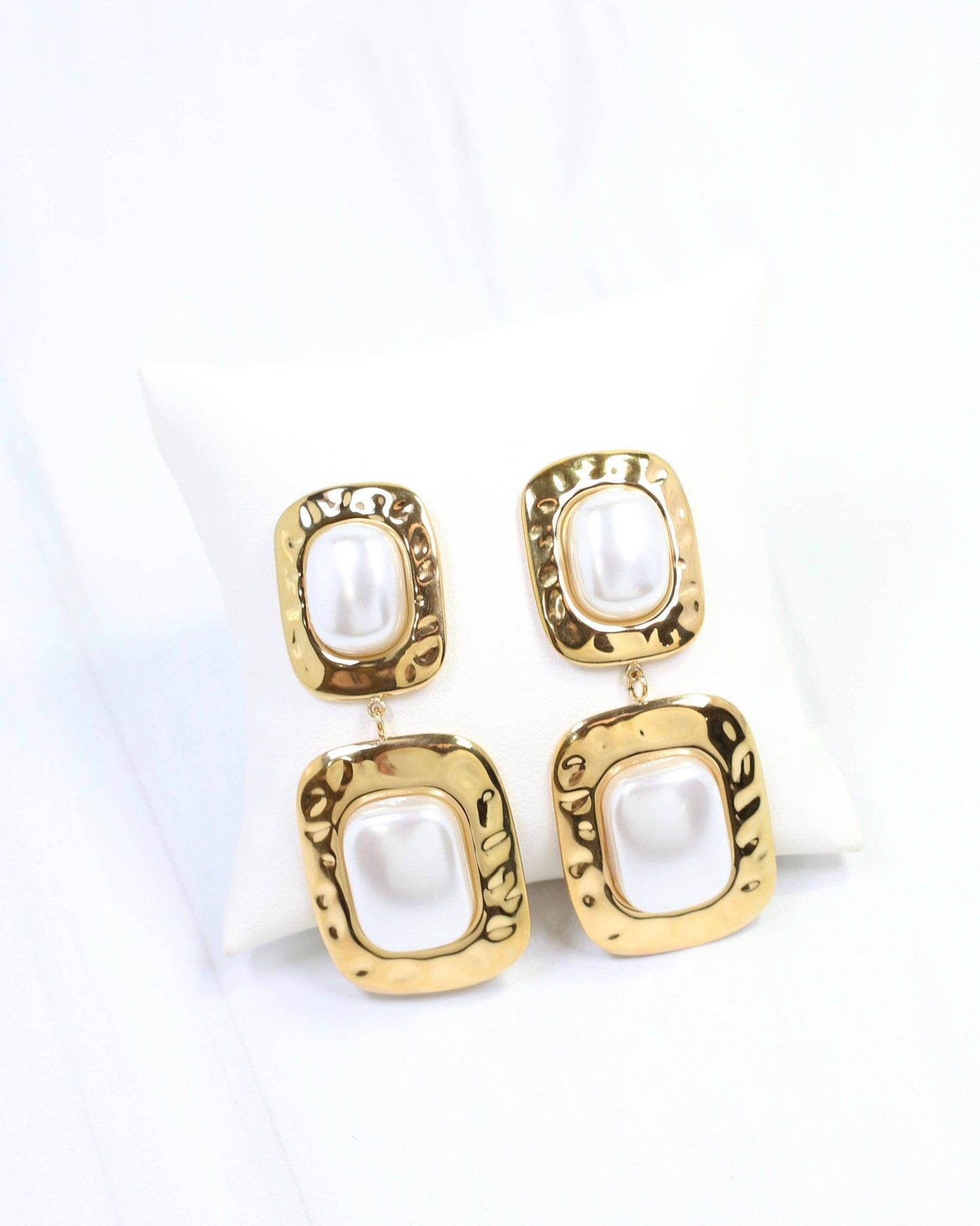 Caroline Hill - Darlyn Geometric Pearl Dangle Earring WP Gold