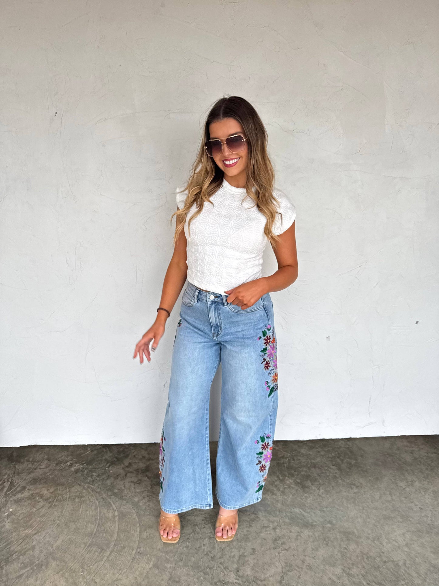 FLORAL EMBROIDERED JEANS