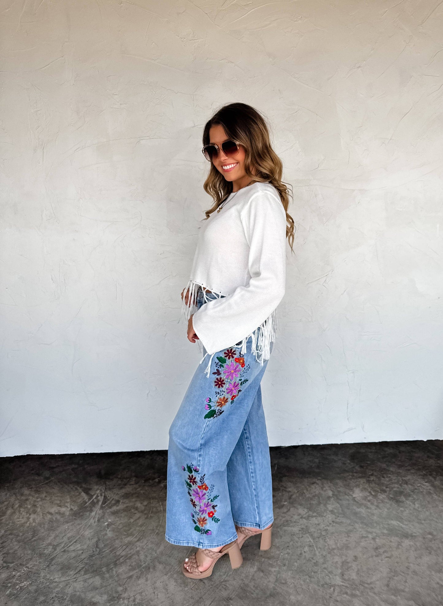 FLORAL EMBROIDERED JEANS