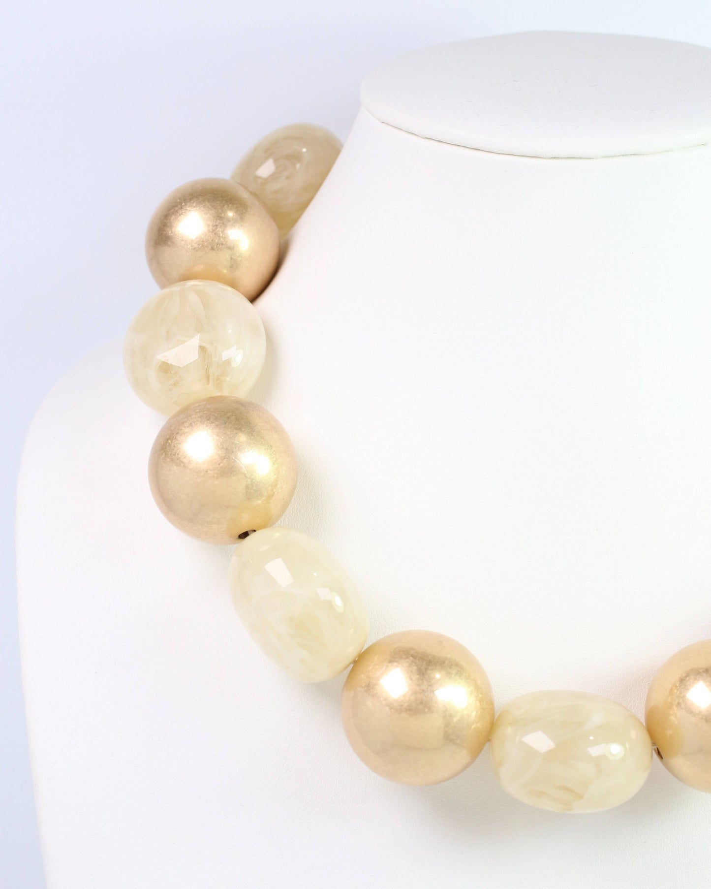 Caroline Hill - Dennis Beaded Necklace Natural/ Worn Gold