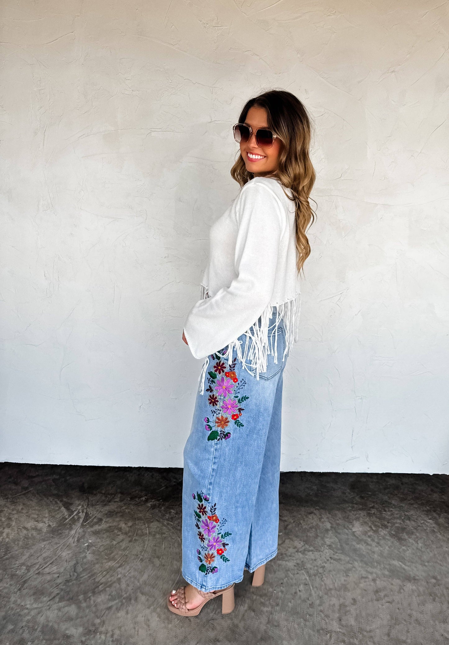 FLORAL EMBROIDERED JEANS