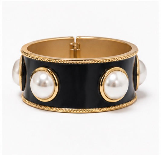 Classy Black Pearl Bracelet