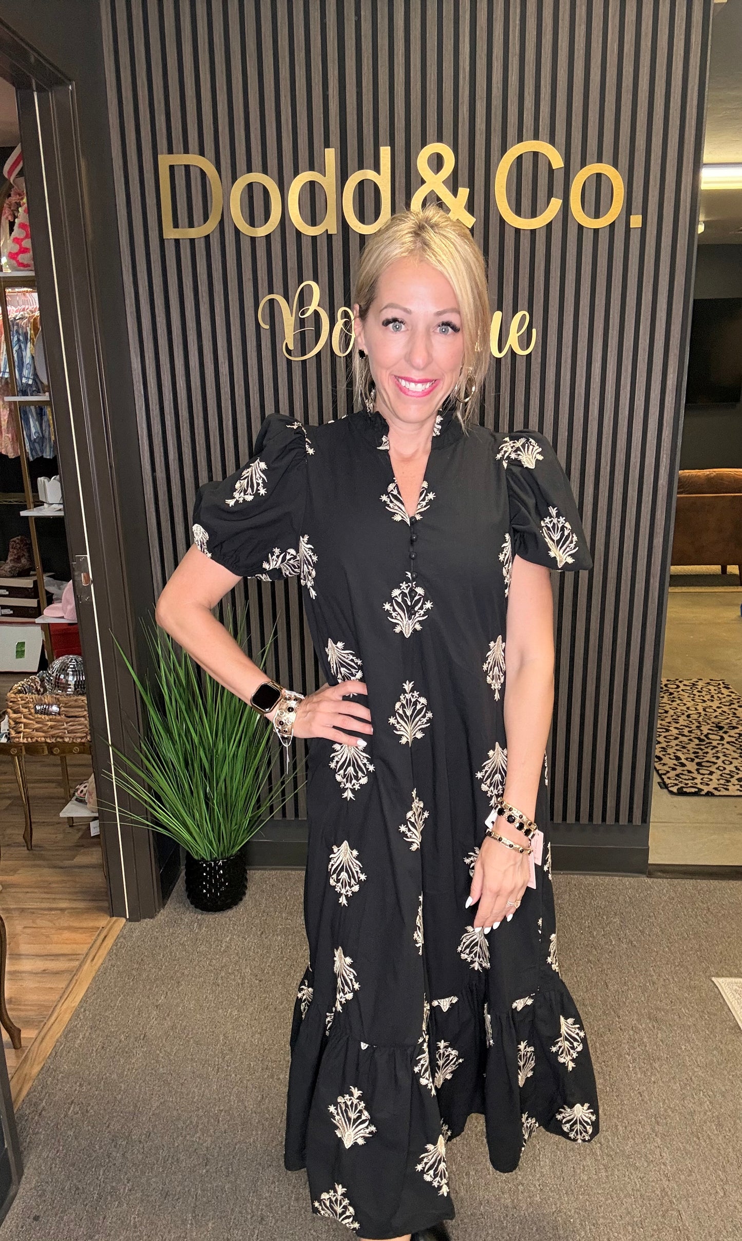ENTRO Black Botanical Midi Dress