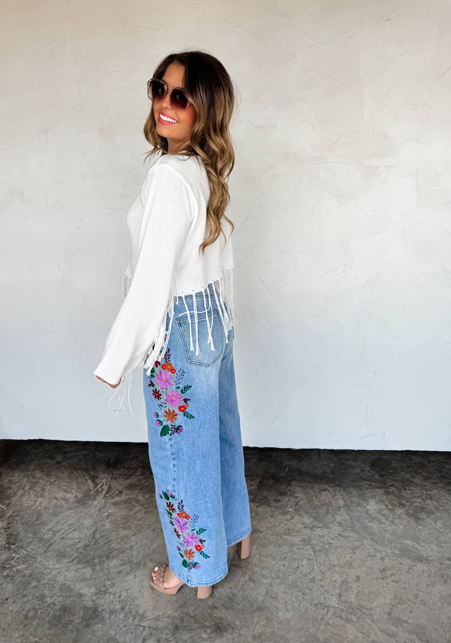 FLORAL EMBROIDERED JEANS
