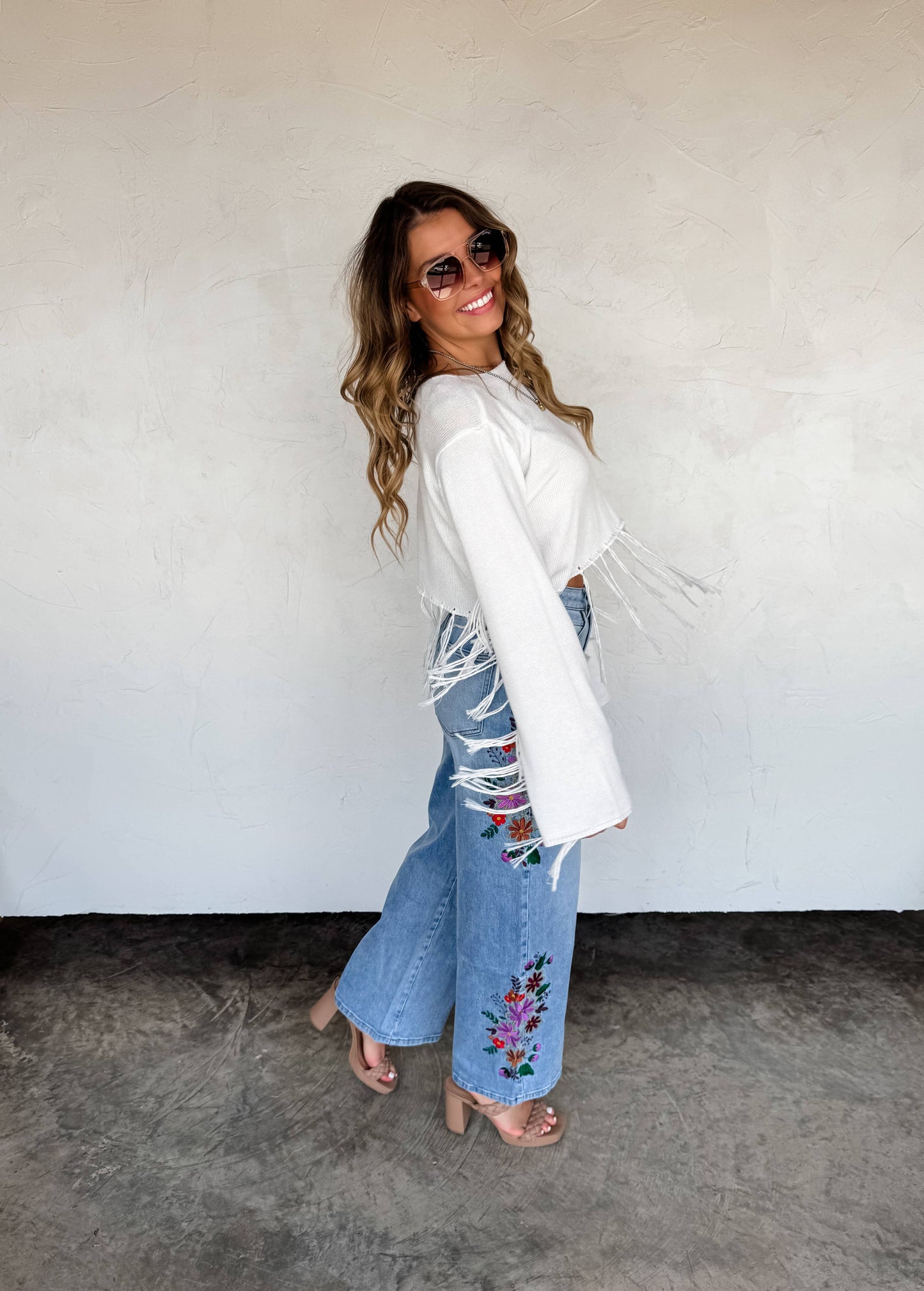 FLORAL EMBROIDERED JEANS