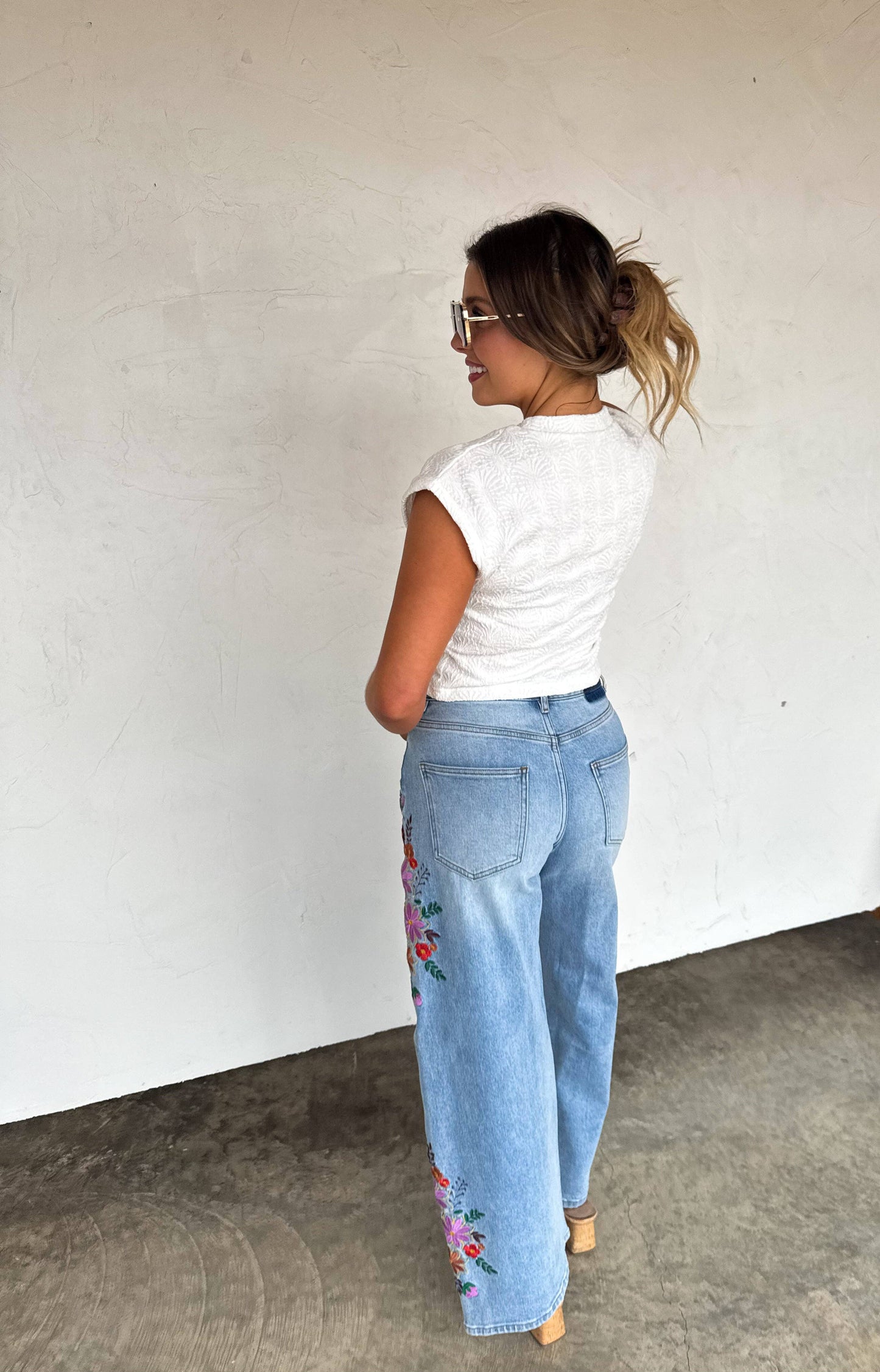 FLORAL EMBROIDERED JEANS